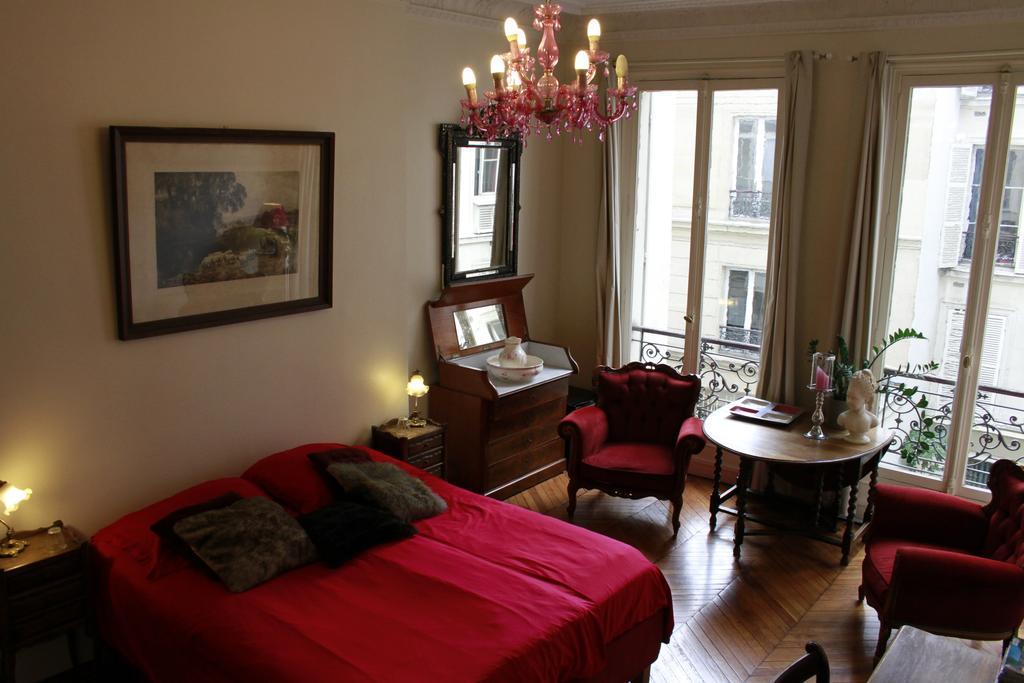 A Room In Paris Rom bilde