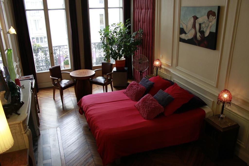 A Room In Paris Rom bilde